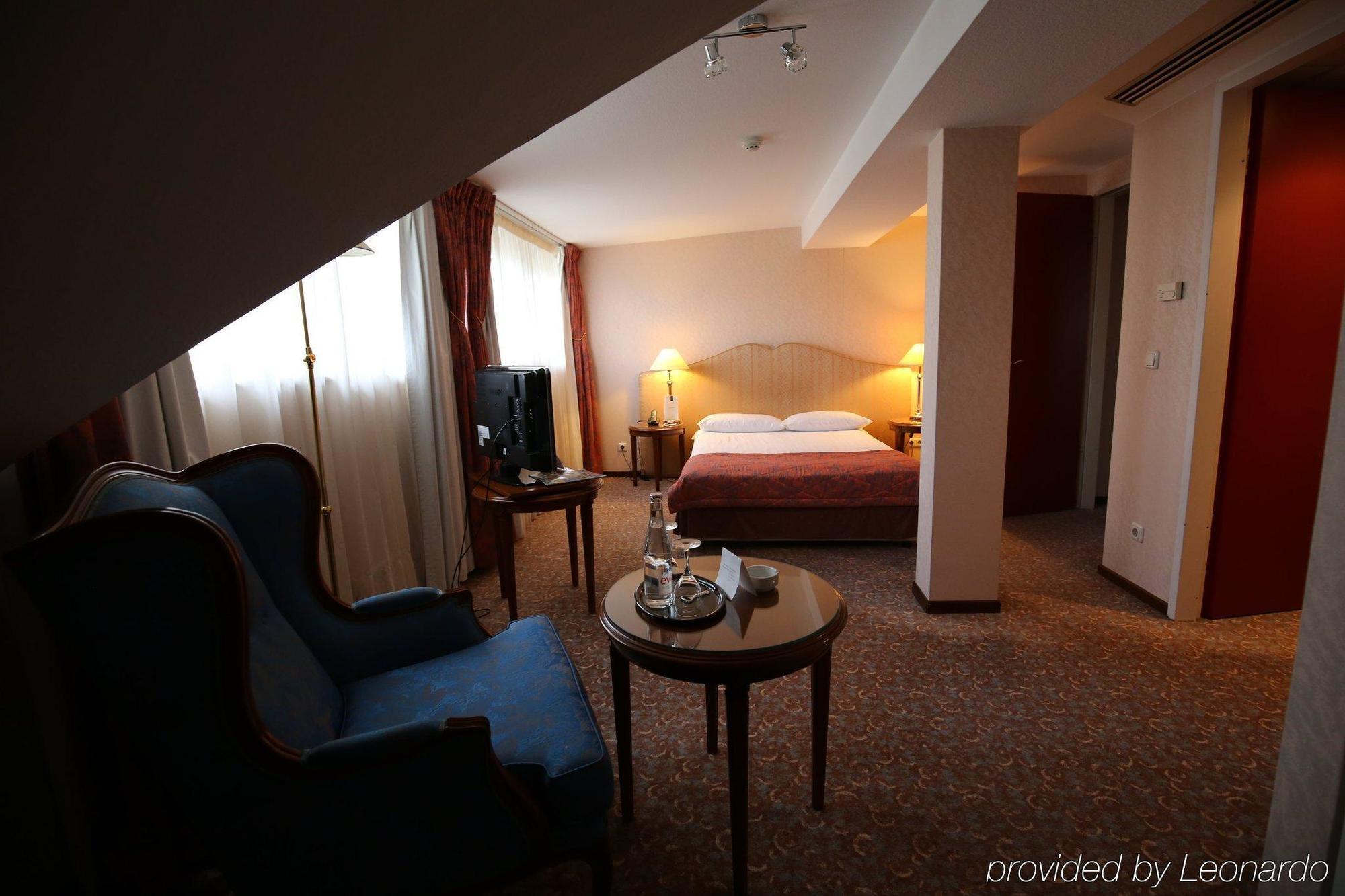 Hotel Savigny Frankfurt City フランクフルト エクステリア 写真